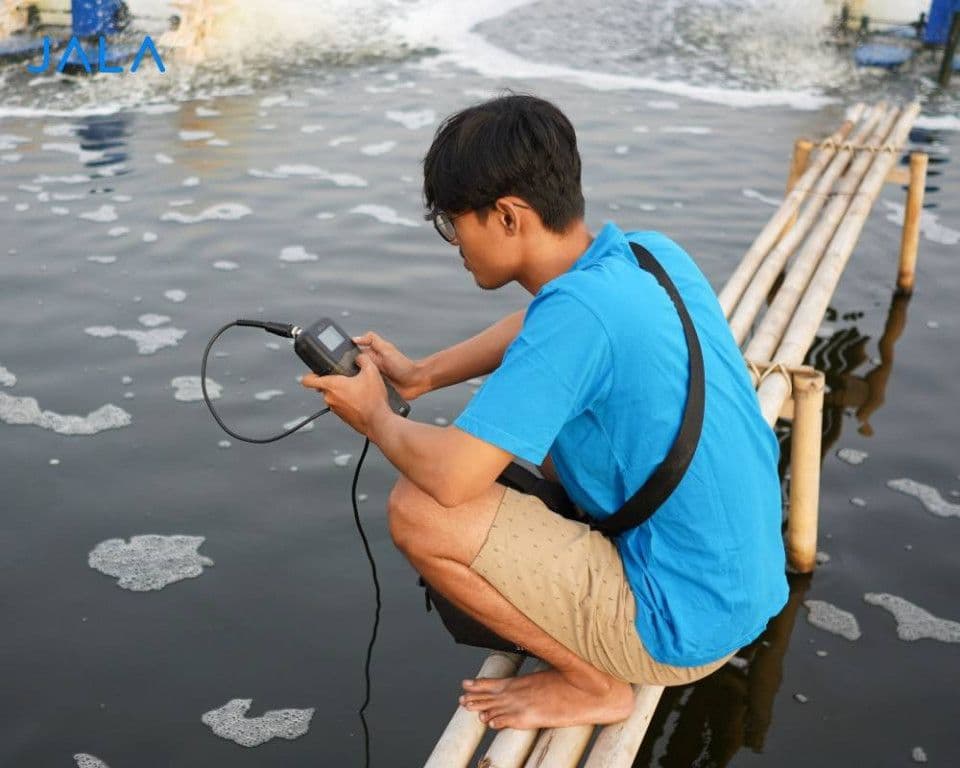 various-methods-to-measure-water-quality-in-shrimp-ponds.jpg